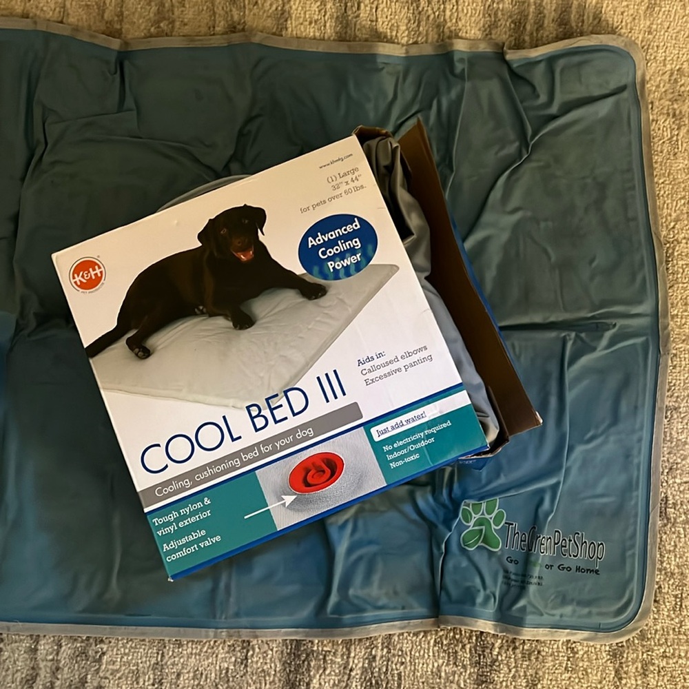 Dog bed cooling mats, two different cooling beds!